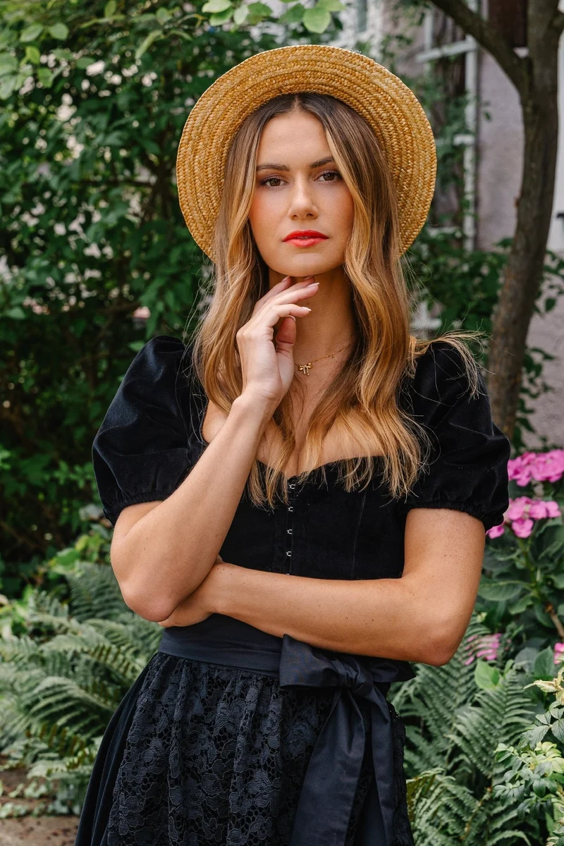SAMT DIRNDL BLACK VELVET EDITION FOLKLORE SCHWARZ MIT 2 SCHÜRZEN