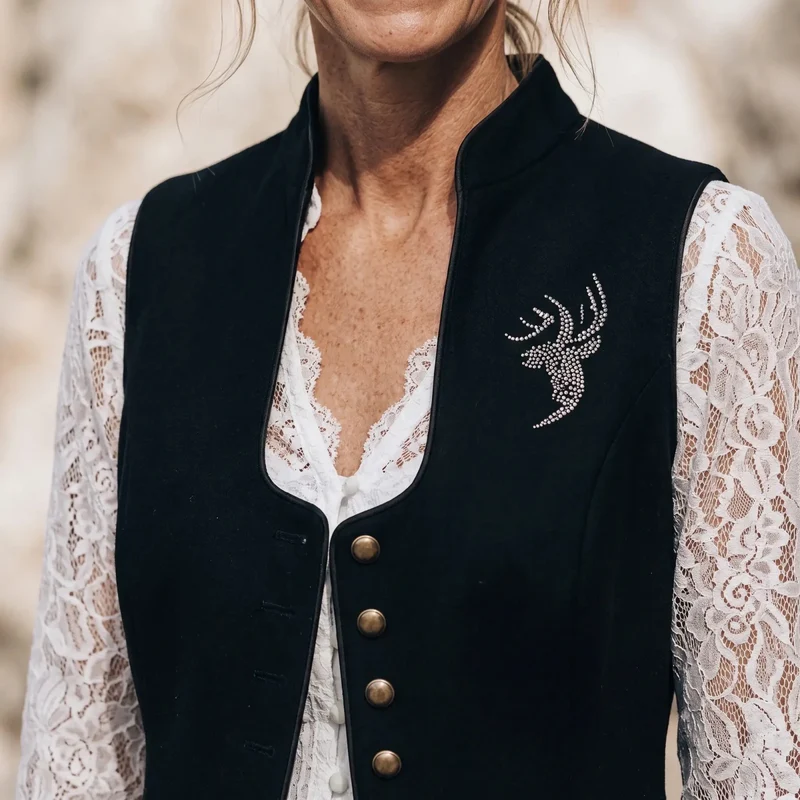 MODELL: JAMILA SCHWARZ
