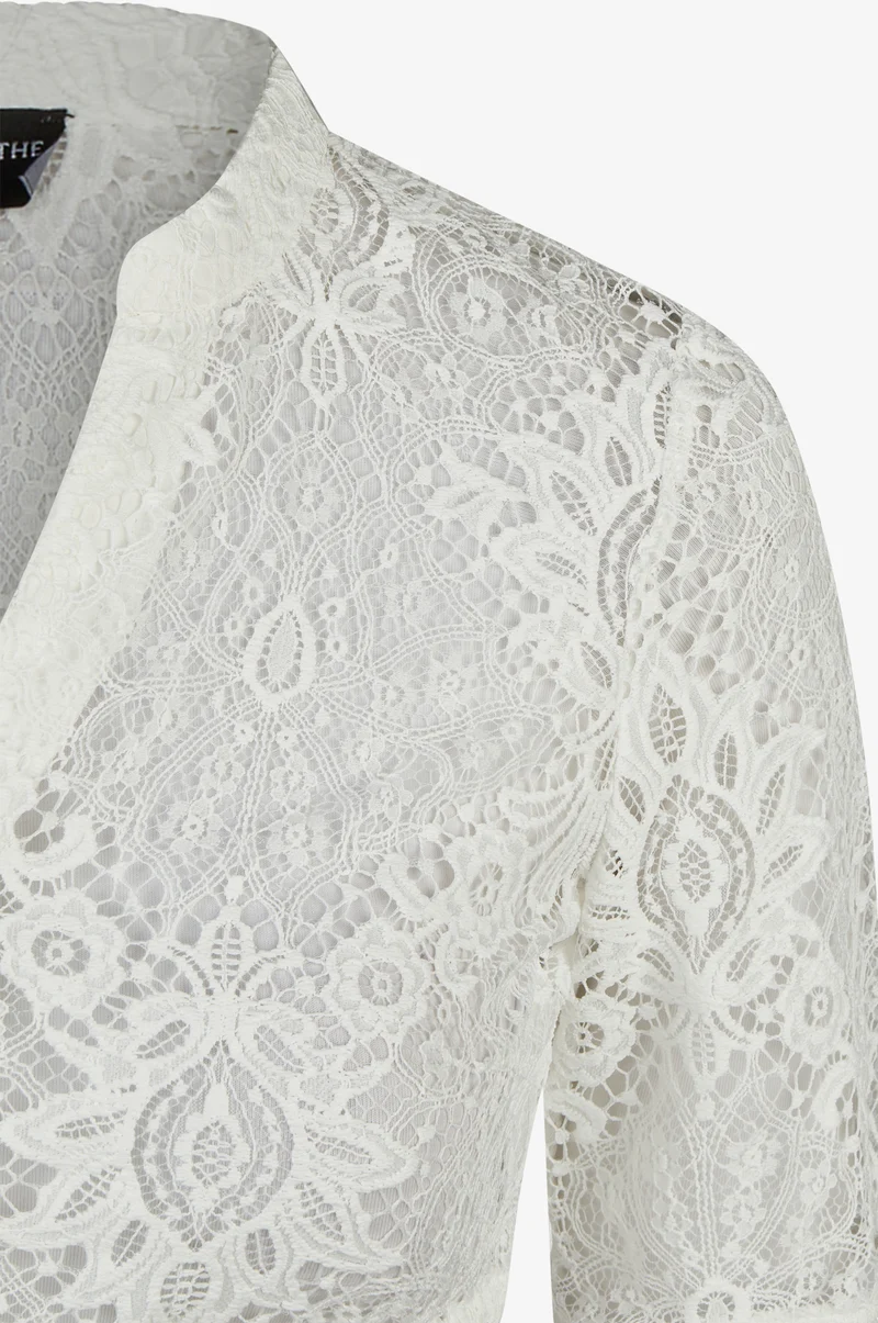 Dirndlbluse Suri mit Halbarm in Weiß