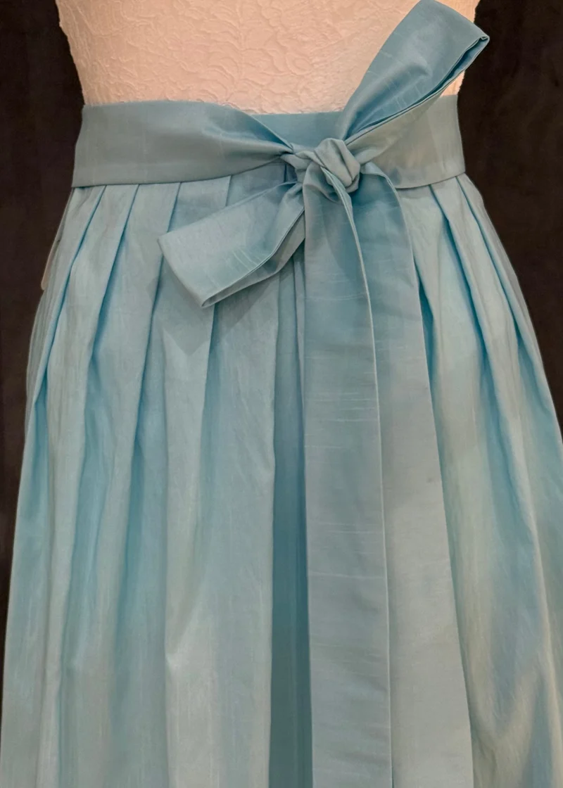 Dirndlschürze Goldstich hellblau 75cm