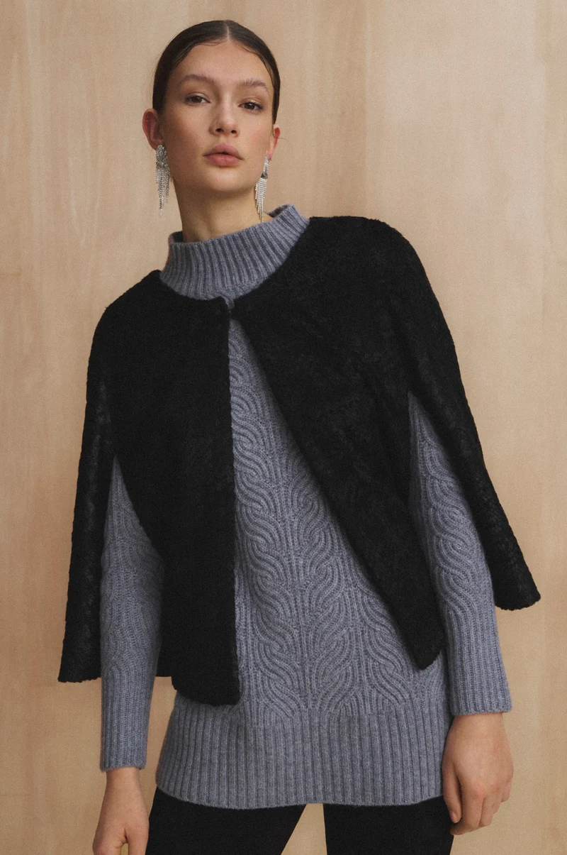 Cape Caitlyn in Schwarz