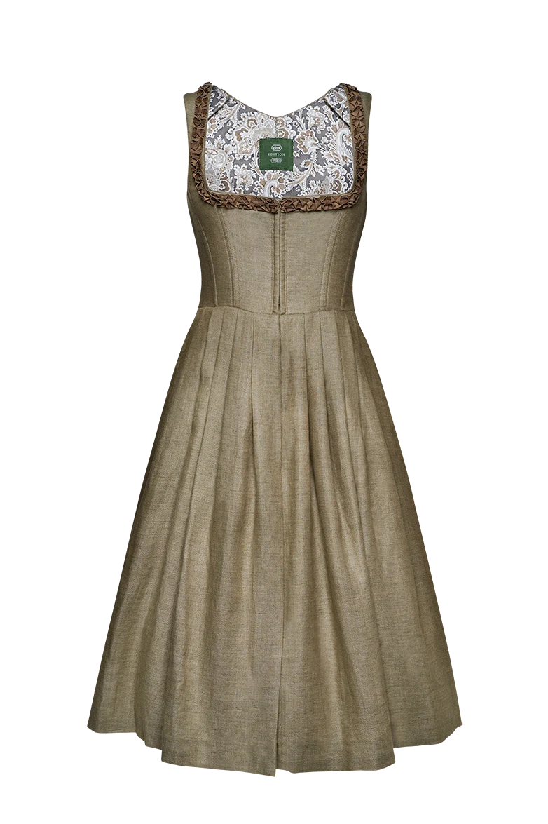 Jagddirndl mit Henndorfer Rüsche