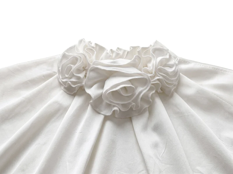 Dirndlbluse mit Rosen