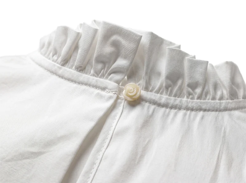 Dirndlbluse mit Rosen