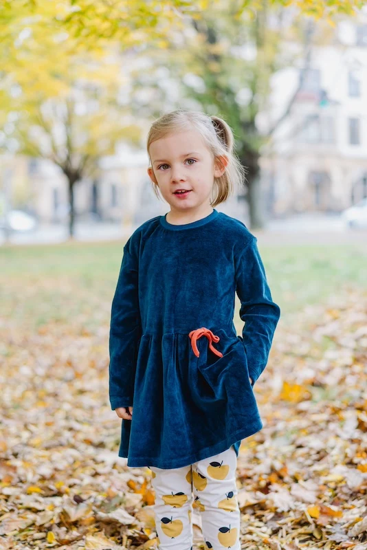 Samt Kleid für Mädchen (Dunkelblau) - 100% Biobaumwolle