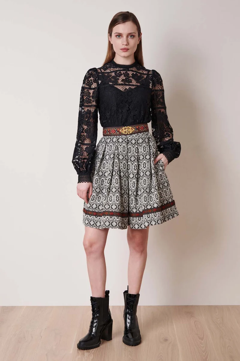 Trachtenbluse Loredina schwarz Spitze