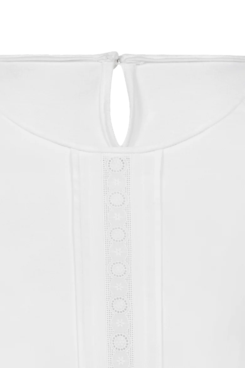 Lochstich-Shirt