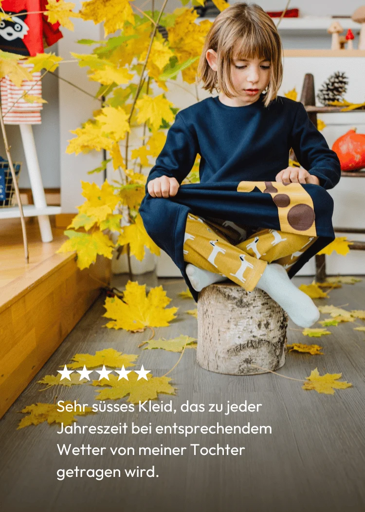 Mädchenkleid mit Giraffe