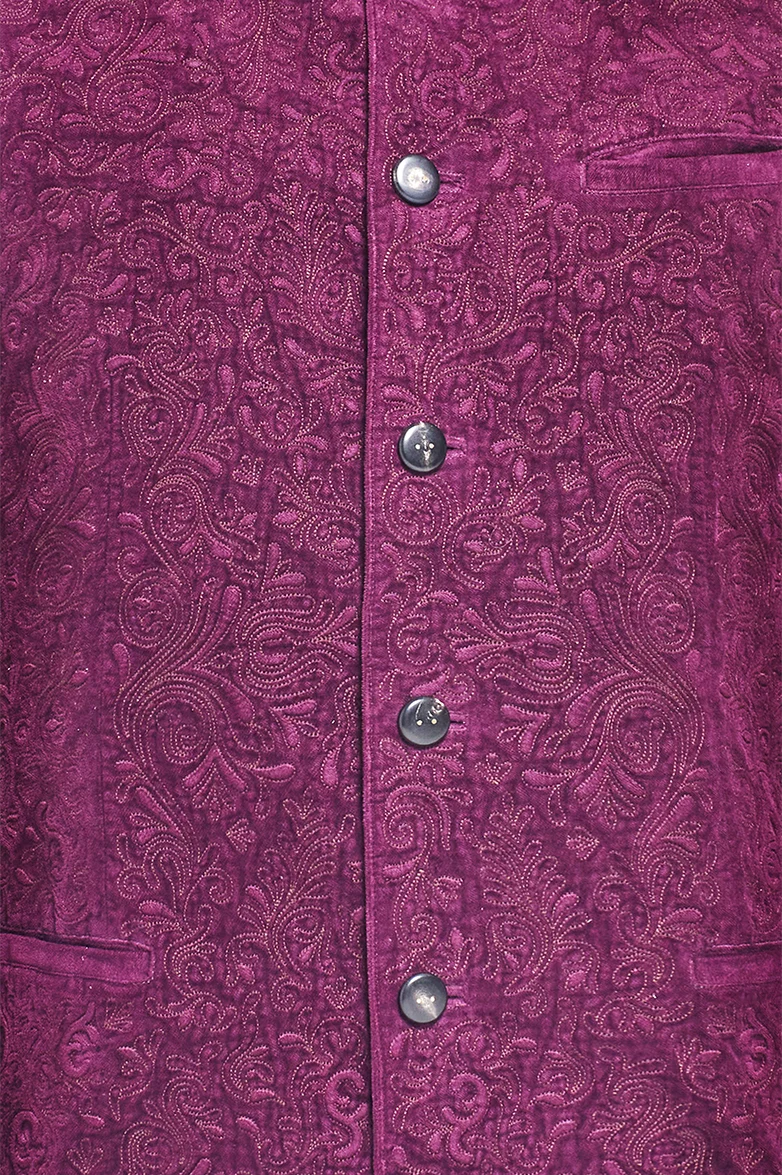 Samtjacke mit reicher Relief-Stickerei