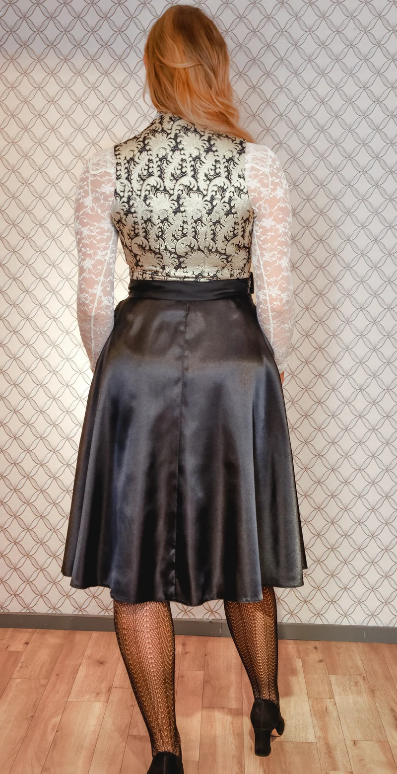 Dirndl Goldstich schwarz/weiß 70cm
