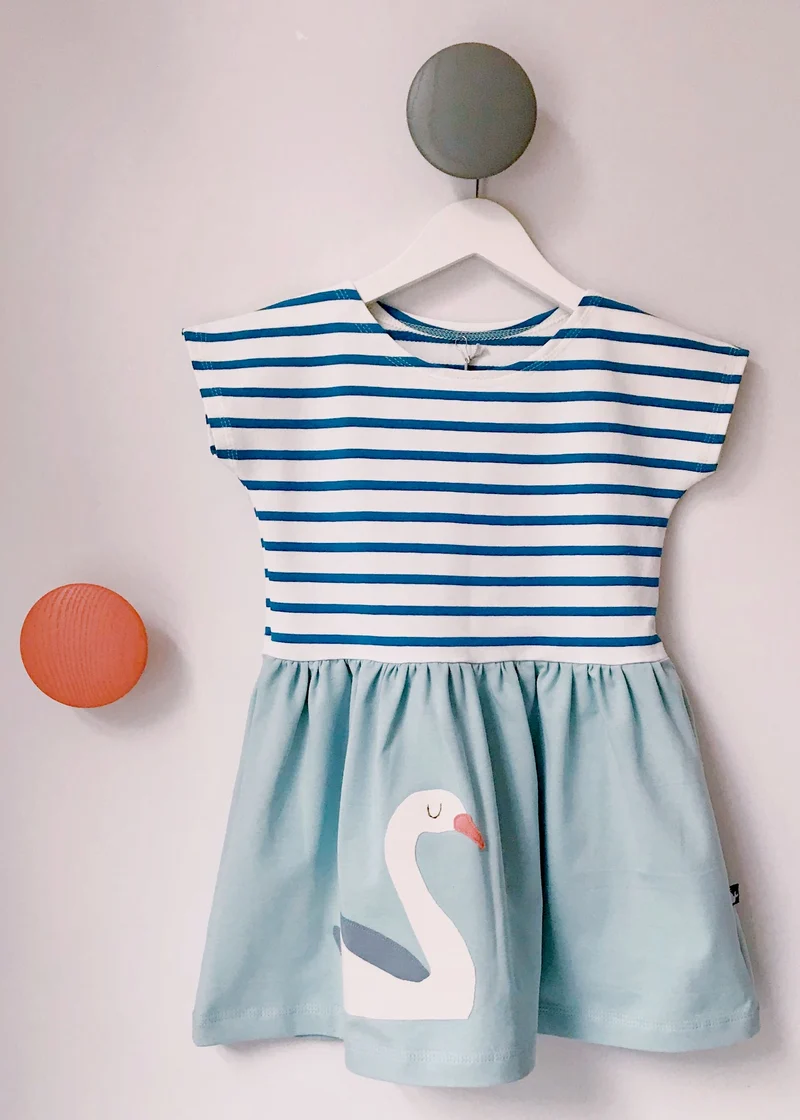 Sommerkleid Mädchen aus Bio-Baumwolle mit Schwan