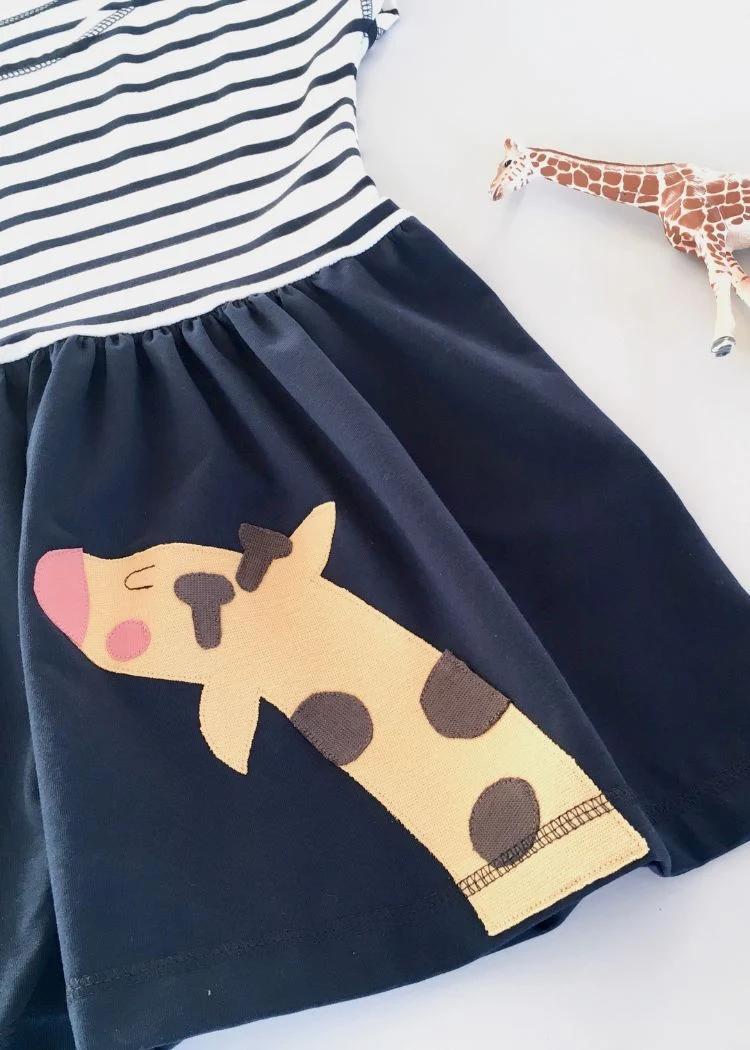 Sommerkleid Mädchen aus Bio-Baumwolle mit Giraffe