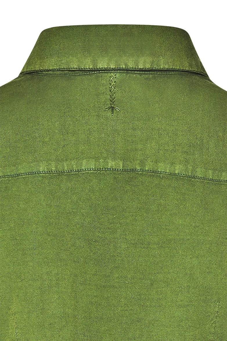 Bluse mit kontrastreicher Gamsstickerei