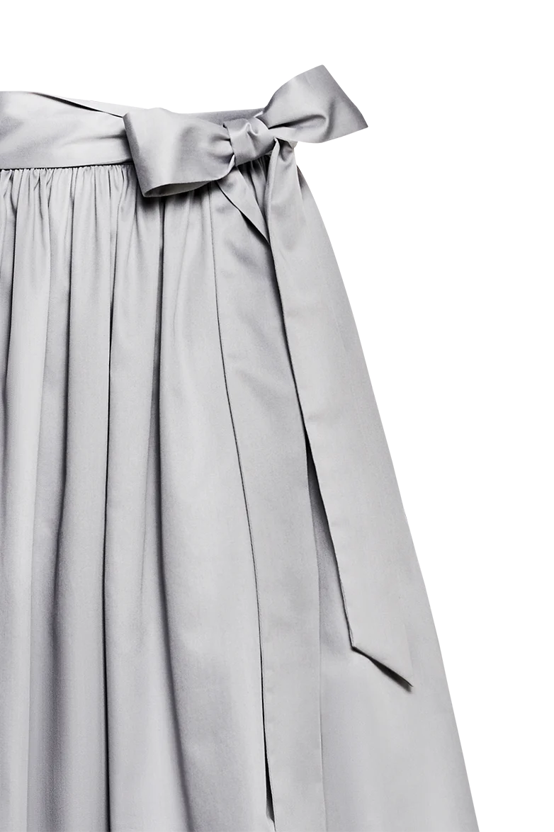 Schürze mit Model-Flachstich