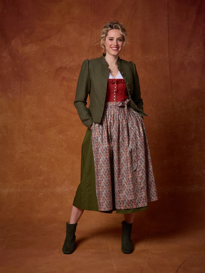 Taillierte Leinenjacke mit angereihtem Arm