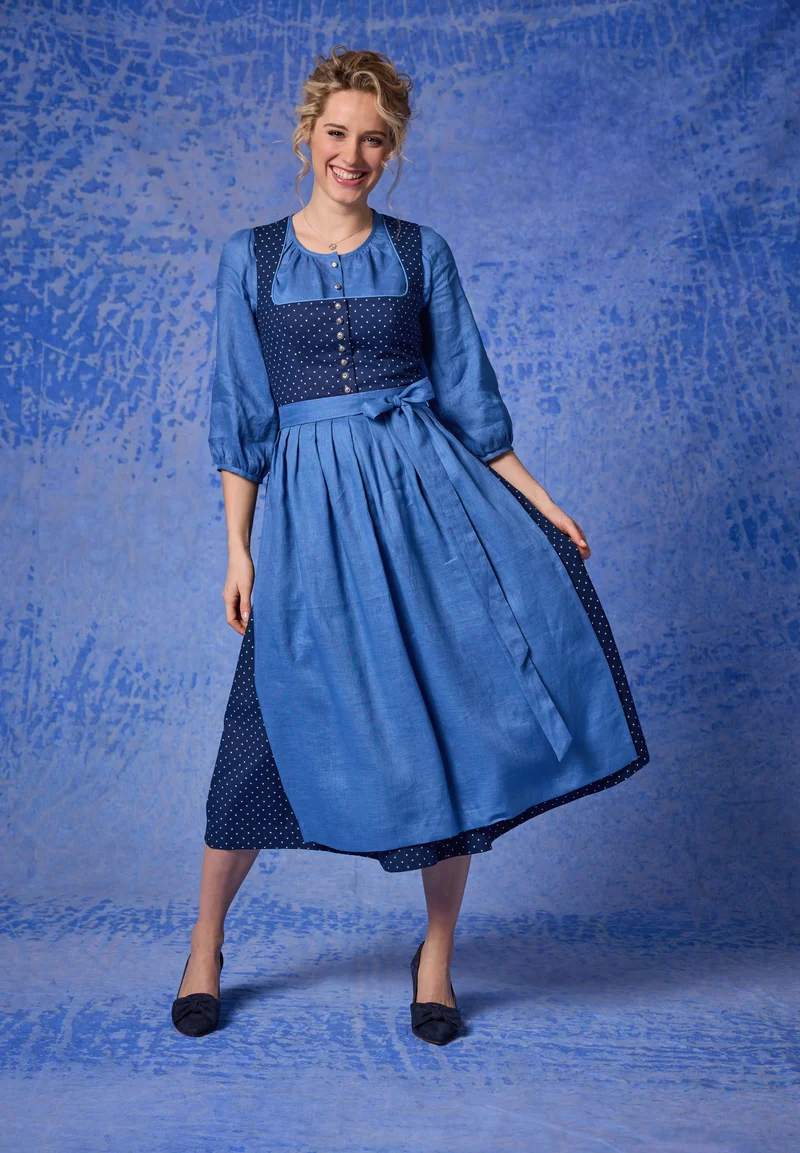 Klassisches Blümchen-Dirndl mit Leinenschürze
