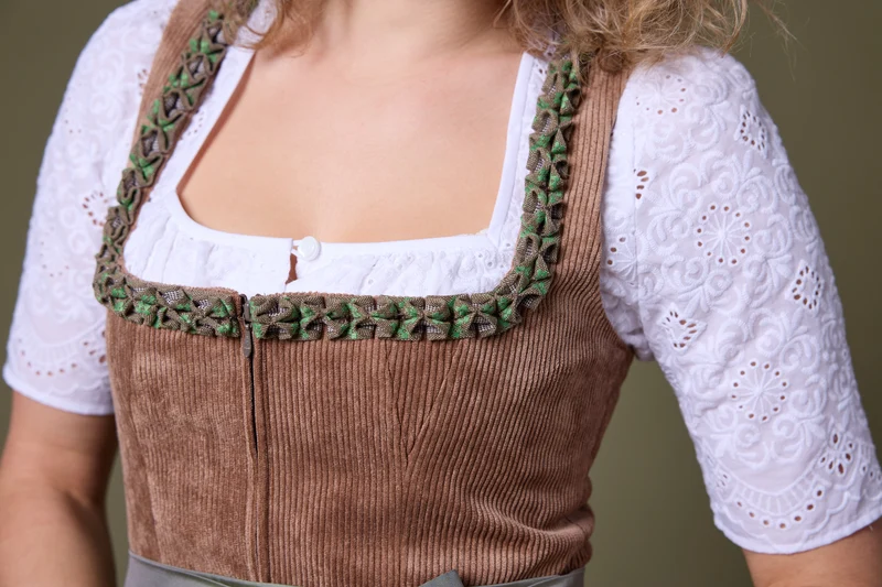Stickerei-Bluse mit Karree-Ausschnitt