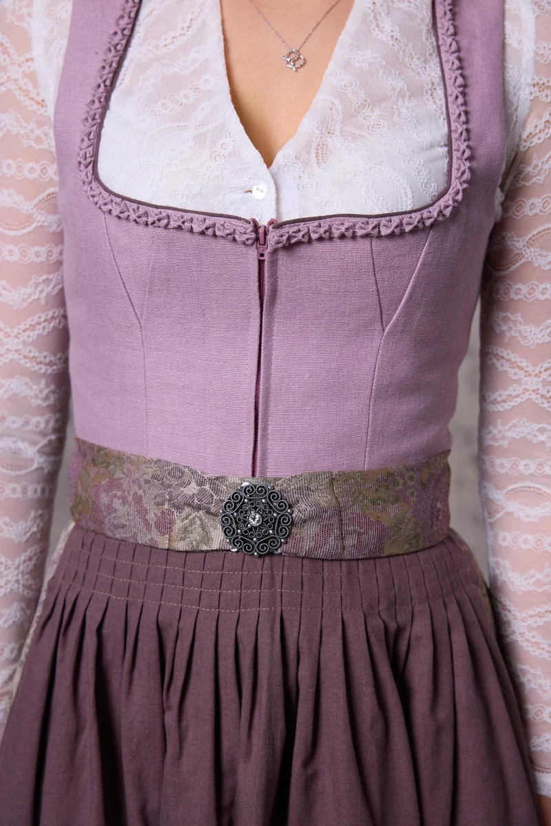 Spitzenbluse mit Schalkragen & Langarm