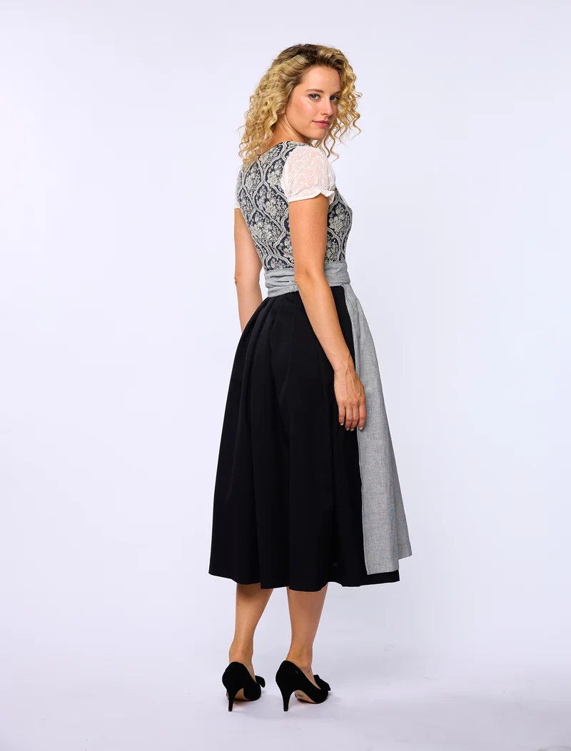 Dirndl mit Jacquardoberteil und Streifenschürze