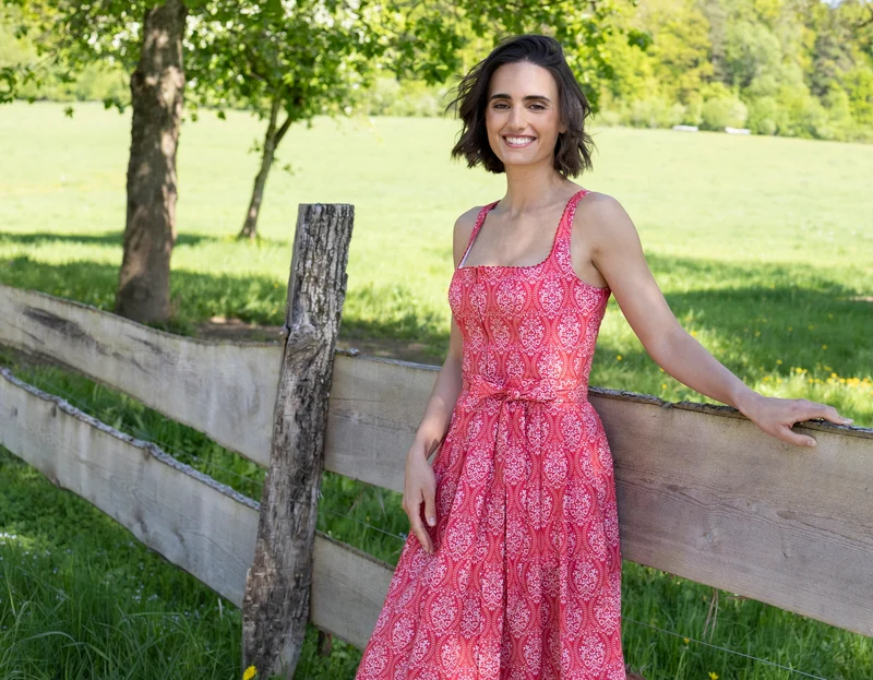 Sommerliches Trägerkleid aus Baumwolldruck