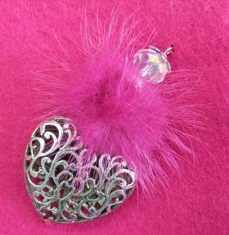 Herz Trachten Handtasche mit Herzanhänger | Pink