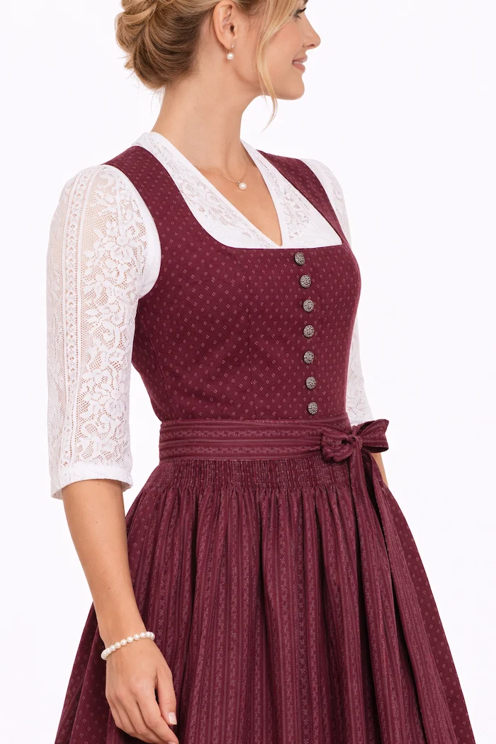 Spitzenbluse mit modernem Streifendesign