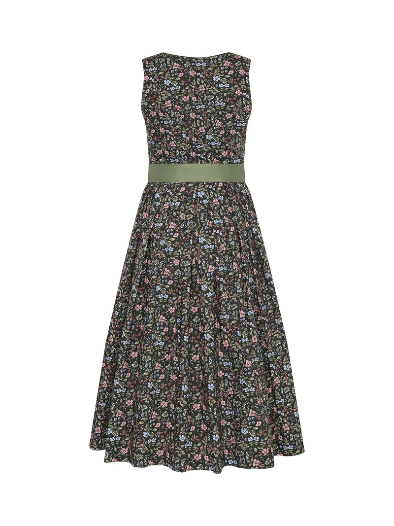 Blumendirndl mit einfarbiger Schürze