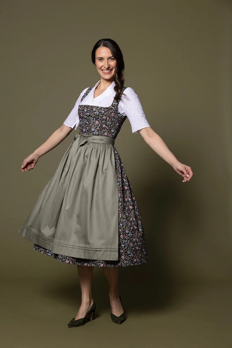 Blumendirndl mit einfarbiger Schürze