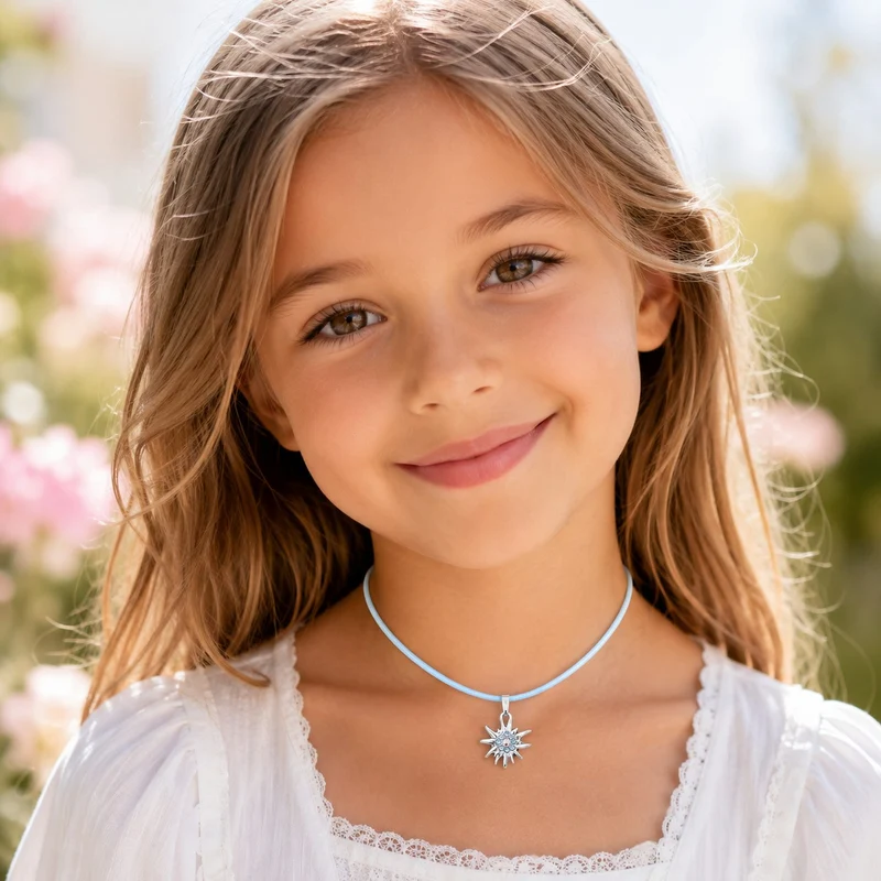 LUISIA® Kinder Halskette "Edelweiß" mit Kristallen von Swarovski® | Hellblau