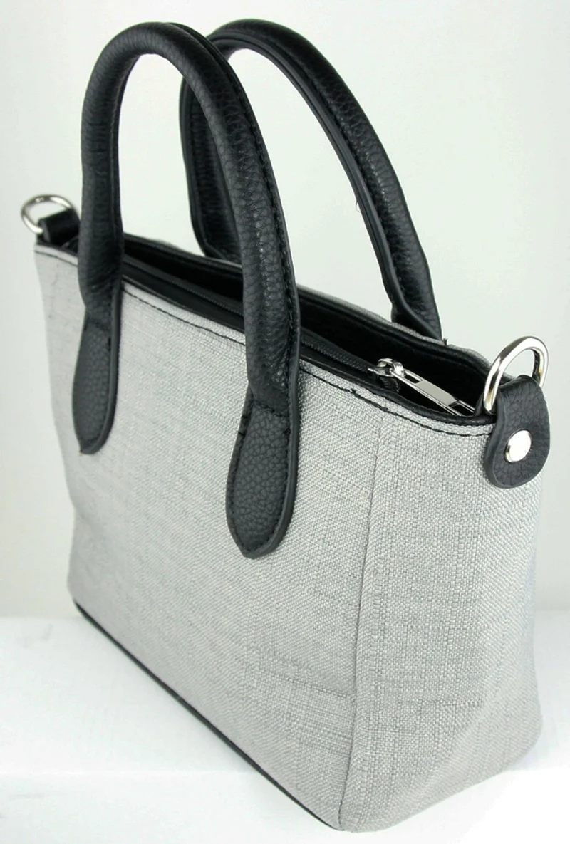 Handtasche "Katrina" mit Metallapplikation | Hellgrau