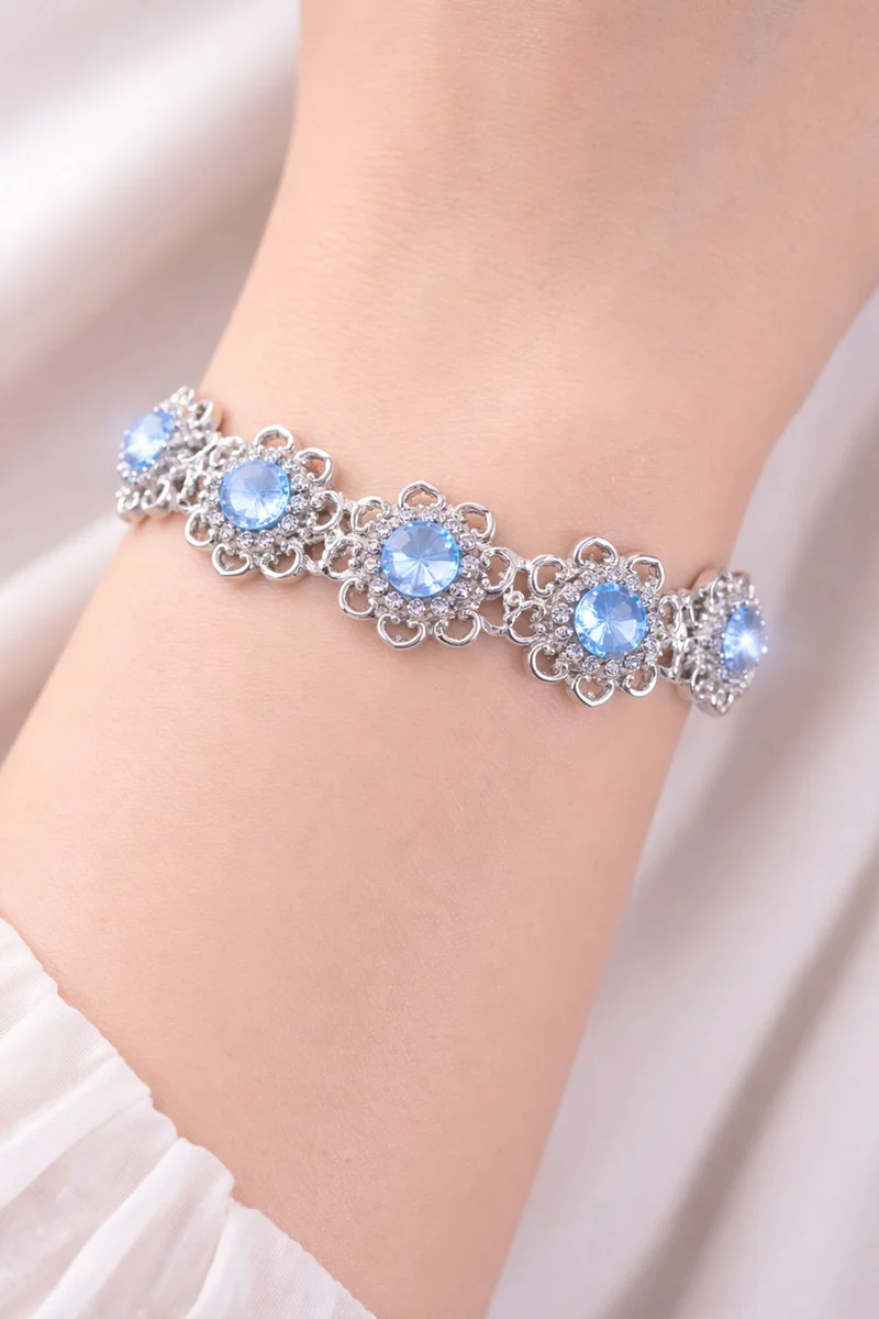 LUISIA® Armband "Leandra" mit Herzblüten und Premium Kristallen | Light Safir / Hellblau