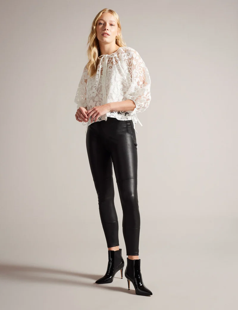 GILLOU | WHITE