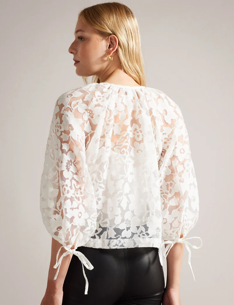 GILLOU | WHITE